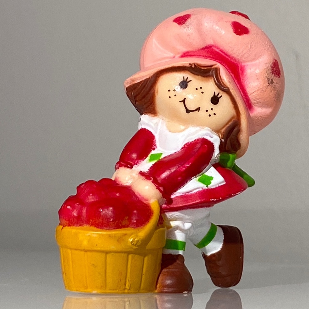 Vintage Strawberry Shortcake with Bushel Basket PVC Figurine, 1981